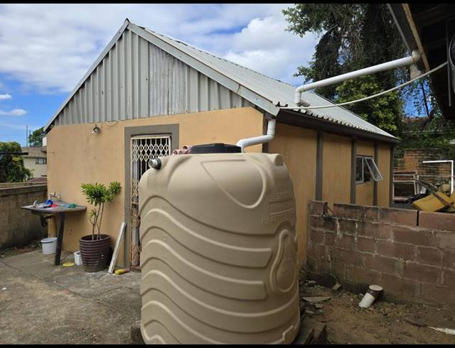 2 BEDROOM COMPLEX FOR SALE IN SARNIA